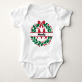 Weihnachtskranz Familie Matching Name Brief M Baby Strampler (Vorderseite)