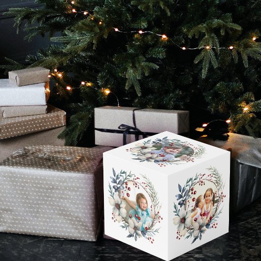 Weihnachtskranz mit Beeren und Blume Foto Würfel