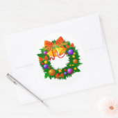 Weihnachtskranz mit Glocken und Ornamenten Runder Aufkleber (Umschlag)