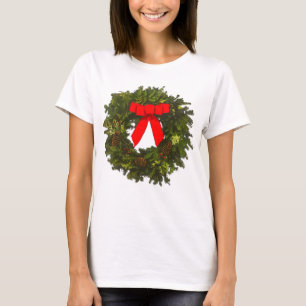 Weihnachtskranz mit Kiefernfüßen und Rotem Bogen T-Shirt