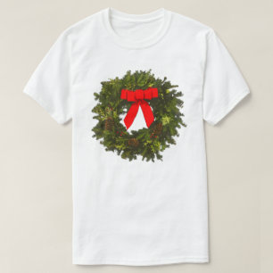 Weihnachtskranz mit Pinienzapfen und roter Schleif T-Shirt