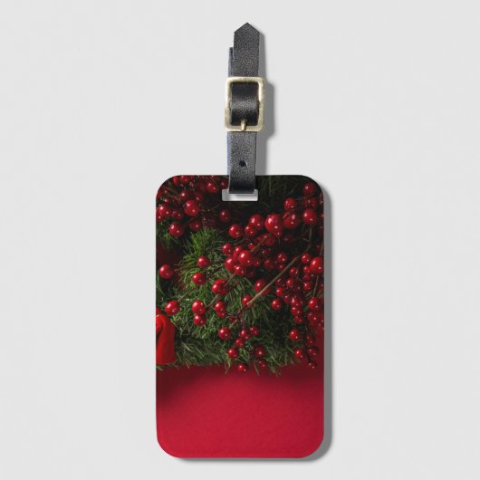 Weihnachtskranz mit roten Beeren Gepäckanhänger (Vorderseite Vertikal)