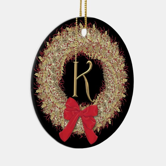 WeihnachtsKranz-Schneeflocken des Monogramm-K Keramikornament (Rechts)