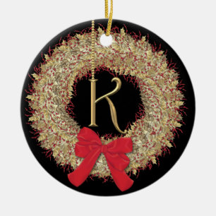 WeihnachtsKranz-Schneeflocken des Monogramm-K Keramikornament