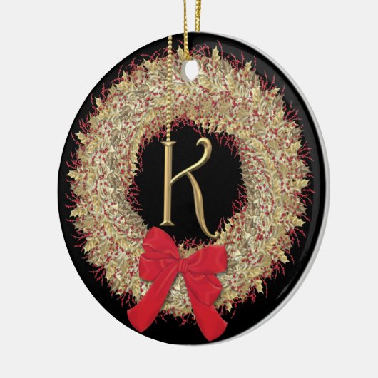 WeihnachtsKranz-Schneeflocken des Monogramm-K Keramikornament (Links)