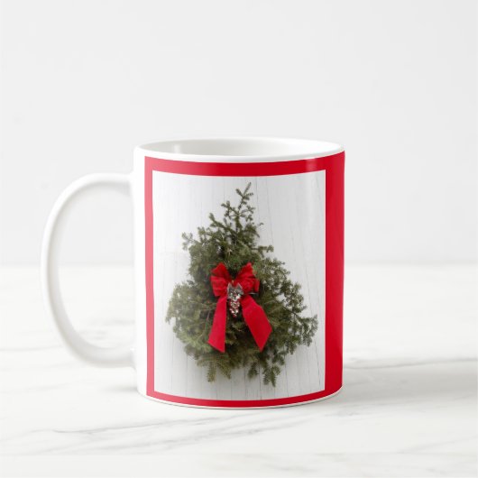 Weihnachtskranz und Roter Bow im Stall Kaffeetasse (Links)