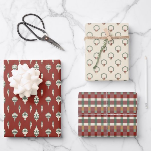 Weihnachtskränze und Ornamente Geschenkverpackungs Geschenkpapier Set (Vorderseite)
