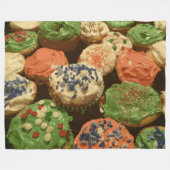 Weihnachtskuchen mit Sprinklen Fleecedecke (Vorderseite (Horizontal))