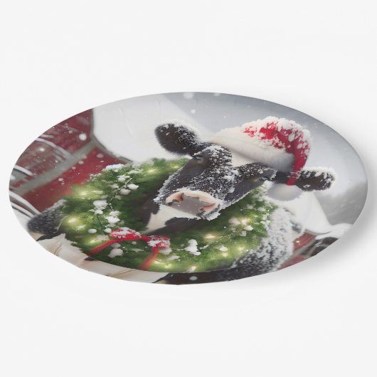 Weihnachtskühe mit einem Kranz Pappteller (Schrägansicht)