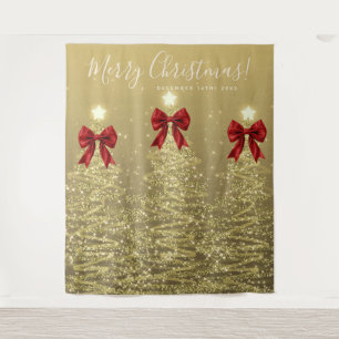 Weihnachtskulisse Goldene Weihnachtsbäume mit rote Wandteppich