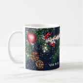 Weihnachtsleuchten Kiefernäste schneeblau festlich Kaffeetasse (Links)