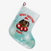 Weihnachtslustiges niedliches Kaninchen-Häschen in Großer Weihnachtsstrumpf (Vorderansicht (hängend))