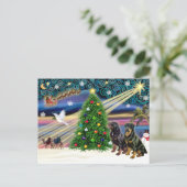 Weihnachtsmagie Rottweilers (zwei) Feiertagspostkarte (Stehend Vorderseite)