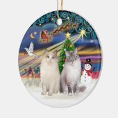 Weihnachtsmagie - Zwei Ragdoll-Katzen Keramikornament (Links)