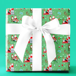 Weihnachtsmann beim Arzt in Grün Geschenkpapier
