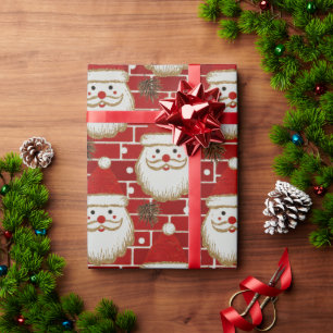 Weihnachtsmann-Gesichter auf Backstein im Vintage- Geschenkpapier