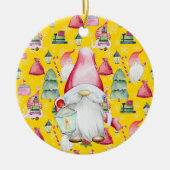Weihnachtsmann-Gnome & Gelbes Muster Name & Datum Keramik Ornament (Vorne)