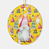 Weihnachtsmann-Gnome & Gelbes Muster Name & Datum Keramik Ornament (Links)