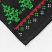 Weihnachtsmann im hässlichen Weihnachtspullover sp Fleecedecke (Ecke)