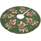 Weihnachtsmann in der Werkstatt Schlitten Schneefl Polyester Weihnachtsbaumdecke (Schrägansicht)