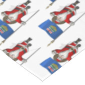 Weihnachtsmann mit Abzeichen von Alberta Tischdecke (Schrägansicht)