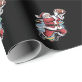 Weihnachtsmann spielt American Football Weihnachte Geschenkpapier (Rolleneckpunkt)