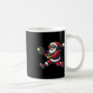 Weihnachtsmann spielt Tennis-Spiel Tennis-Schläger Kaffeetasse