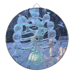 Weihnachtsmann stellt lustigen Weihnachtsfeiertag Dartscheibe