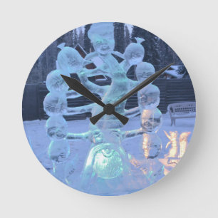 Weihnachtsmann stellt lustigen Weihnachtsfeiertag Runde Wanduhr