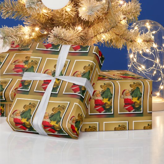 Weihnachtsmann über den Weihnachtsbaum Klassischer Geschenkpapier (Feiertage)