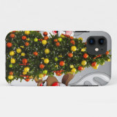 Weihnachtsmann und Rentiere hinter einem Weihnacht Case-Mate iPhone Hülle (Rückseite (Horizontal))