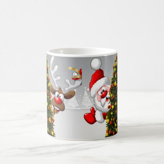 Weihnachtsmann und Rentiere hinter einem Weihnacht Kaffeetasse (Mittel)