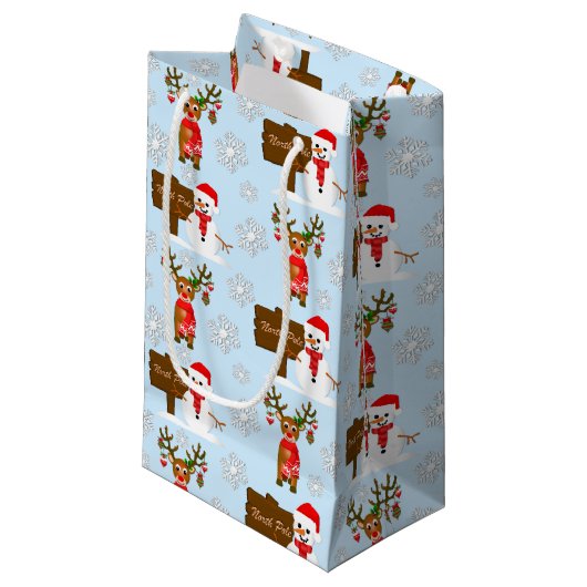 Weihnachtsmann und Schneemänner Kleine Geschenktüte (Vorderseite Schrägansicht)