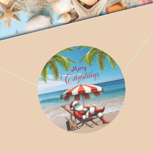 Weihnachtsmann unter einem Strandsonnenschirm Runder Aufkleber