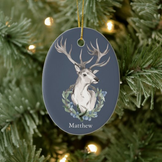 Weihnachtsmannhirsch mit Winterkranz Keramik Ornament (Baum)