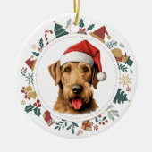 Weihnachtsmannmütze Airedale Terrier Weihnachtsfot Keramik Ornament (Vorne)