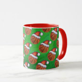 Weihnachtsmannmütze Basketball auf Grün Tasse (VorderseiteRechts)