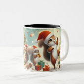 Weihnachtsmannmütze Eichhörnchen Feier Kaffee Tass Zweifarbige Tasse (VorderseiteRechts)