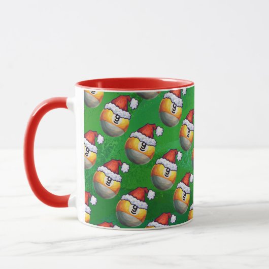 Weihnachtsmannmütze Nine Ball Pattern auf Grün Tasse (Links)