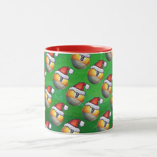 Weihnachtsmannmütze Nine Ball Pattern auf Grün Tasse (Zentrum)