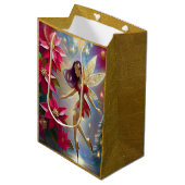 Weihnachtsmärchen - Straight Plum Hair Mittlere Geschenktüte (Vorderseite Schrägansicht)