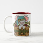 Weihnachtsmaus im Korb Zweifarbige Tasse (Links)