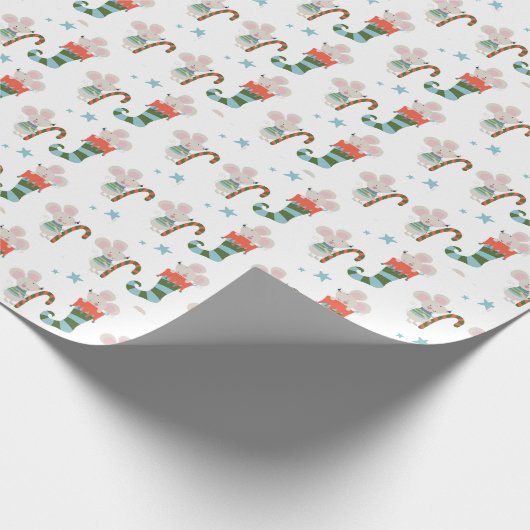 Weihnachtsmäuse in Strümpfen Geschenkpapier (Ecke)