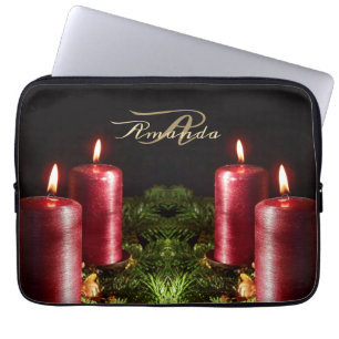 Weihnachtsmonogramm rote Kerzen Winterfeiertage Laptopschutzhülle