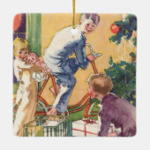 Weihnachtsmorgen, Kinder mit Geschenken Keramikornament (Rückseite)