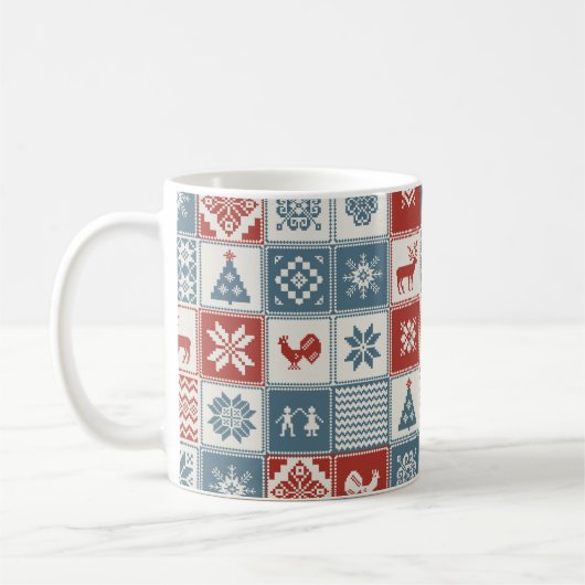 Weihnachtsmuster im Patchwork-Stil. Traditionell Kaffeetasse (Links)