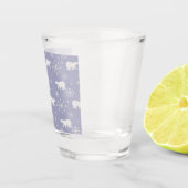 Weihnachtsmuster mit Eisbären und Schneeflocken Schnapsglas (Rechts)