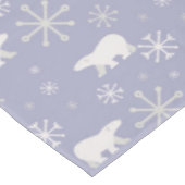 Weihnachtsmuster mit Eisbären und Schneeflocken Tischdecke (Schrägansicht)