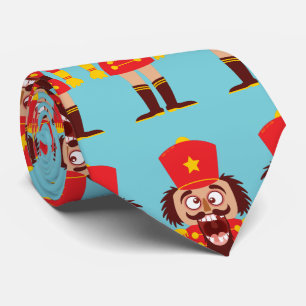 Weihnachtsnussknacker bricht seine Zähne und geht Krawatte