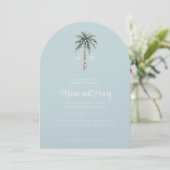 Weihnachtspalme Tree Arched Beach Wedding Monogram Einladung (Stehend Vorderseite)